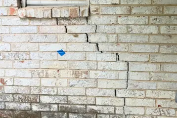 Customers home in Live Oak before Foundation Repair with exterior cracks